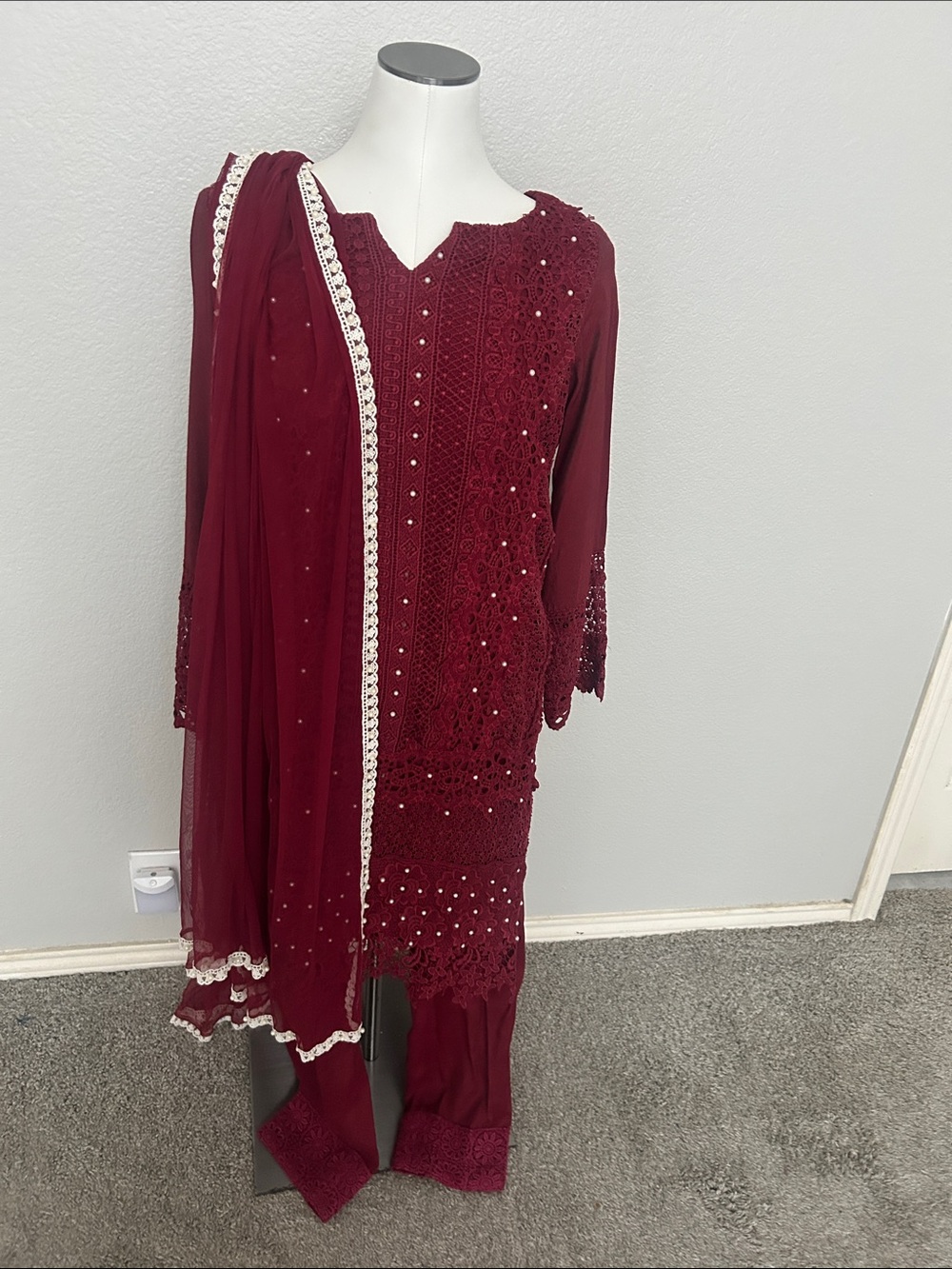 Burgundy kurta net duppatta and trousers lace white pearls. S